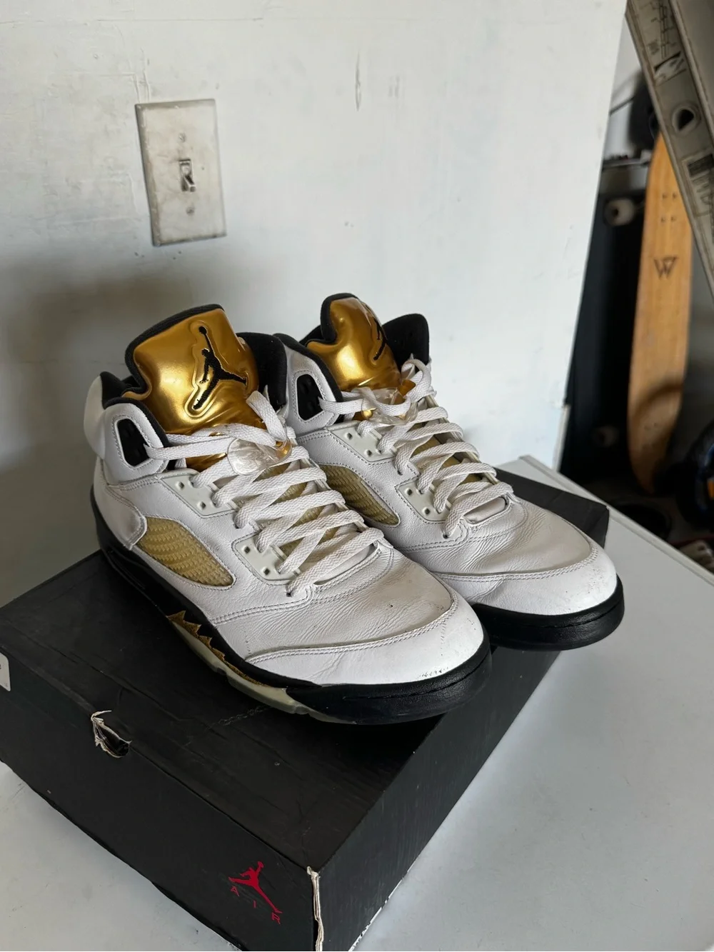 Jordan Men’s White and Gold Retro Athletic Sneakers